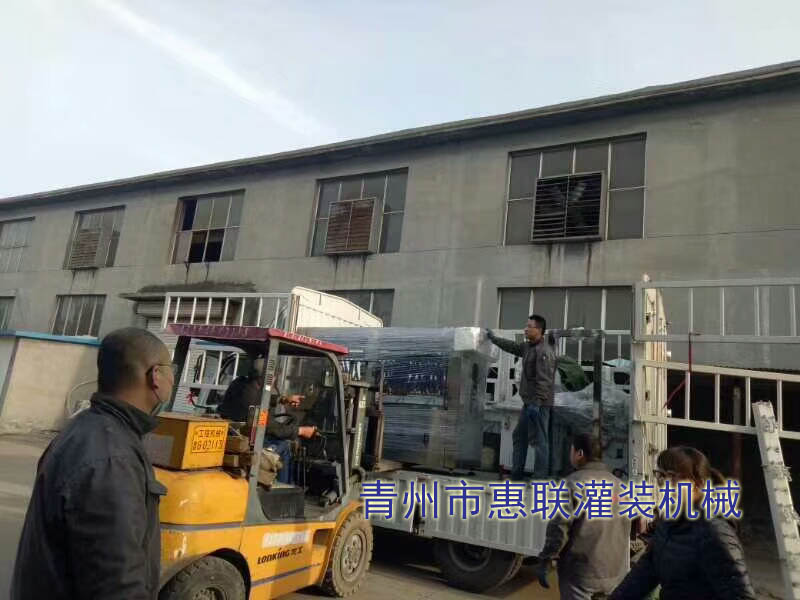 玻璃水灌装设备发往重庆